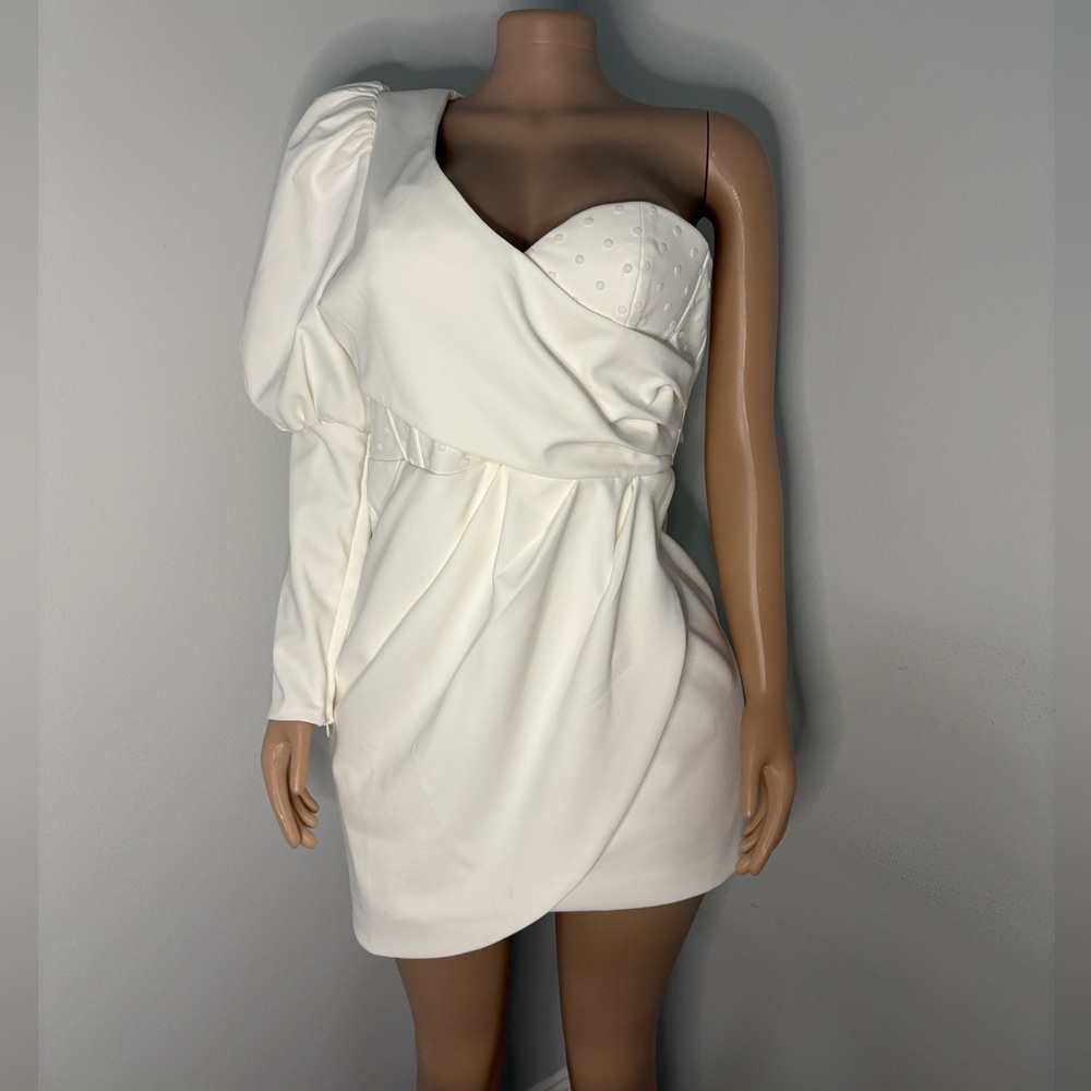 Elegant White One-Shoulder Dress